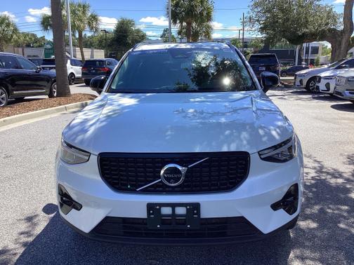 2025 Volvo XC40 Plus Dark Theme