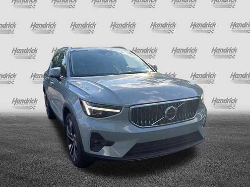Vapour Grey 2024 Volvo XC40 Plus