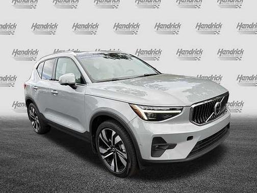 Vapour Grey 2024 Volvo XC40 Plus