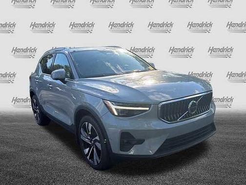 Vapour Grey 2024 Volvo XC40 Plus