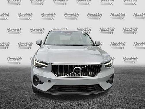 Vapour Grey 2024 Volvo XC40 Plus