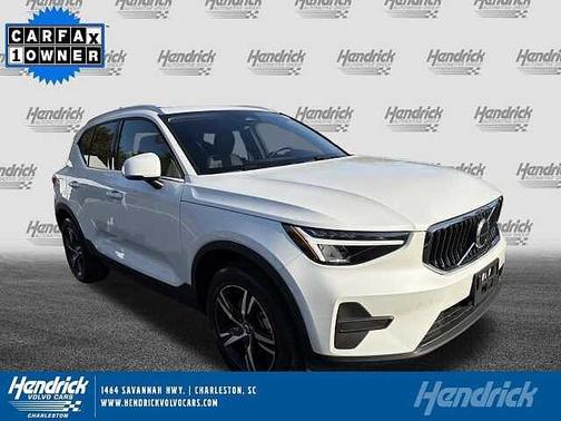 2025 Volvo XC40 Core