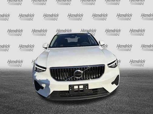 2025 Volvo XC40 Core