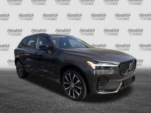 Platinum Grey 2025 Volvo XC60 Plus