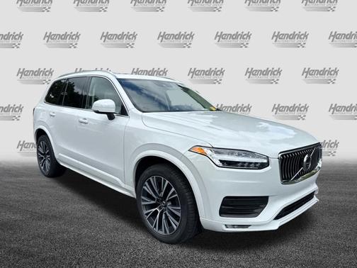 2022 Volvo XC90 Momentum