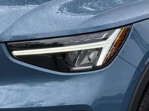 Fjord Blue 2025 Volvo XC40 Core