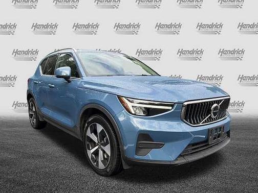 Fjord Blue 2025 Volvo XC40 Core