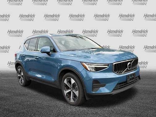 Fjord Blue 2025 Volvo XC40 Core