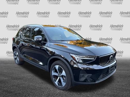 2024 Volvo XC40 Plus Bright Theme