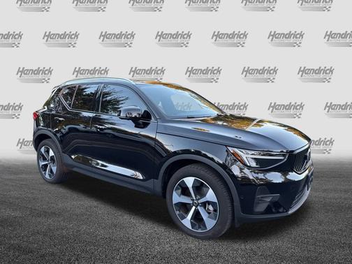 2024 Volvo XC40 Plus Bright Theme