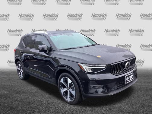 2024 Volvo XC40 Plus Bright Theme