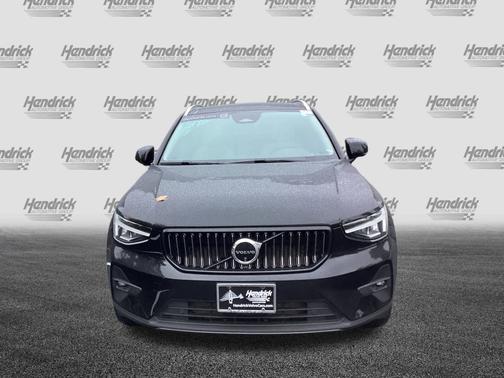 2024 Volvo XC40 Plus Bright Theme