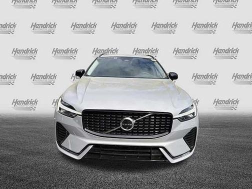 Silver Dawn 2025 Volvo XC60 Plus