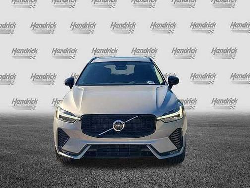 Silver Dawn 2025 Volvo XC60 Plus