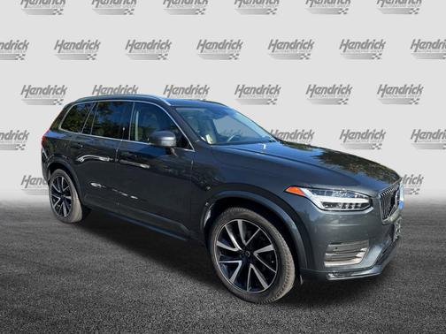 2022 Volvo XC90 Momentum