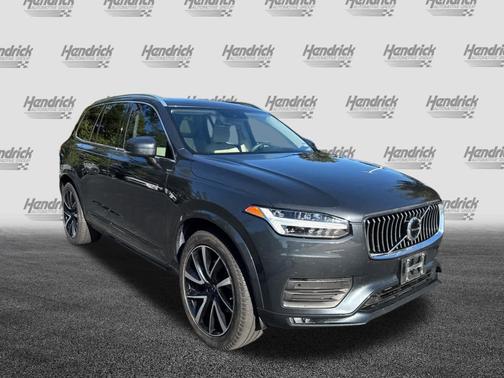 2022 Volvo XC90 Momentum