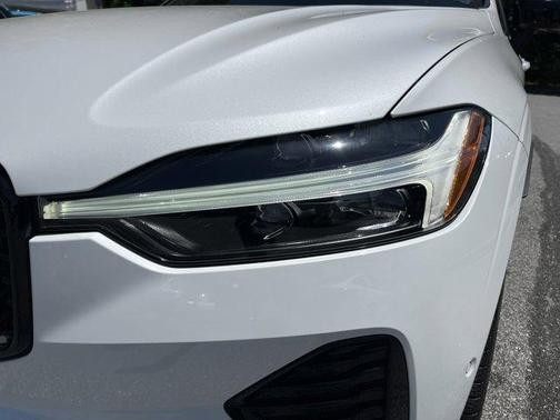 2022 Volvo XC60 B5 R-Design