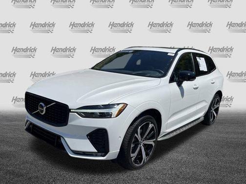 2022 Volvo XC60 B5 R-Design