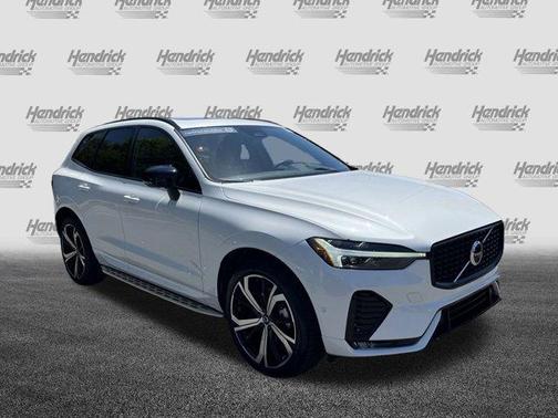 2022 Volvo XC60 B5 R-Design
