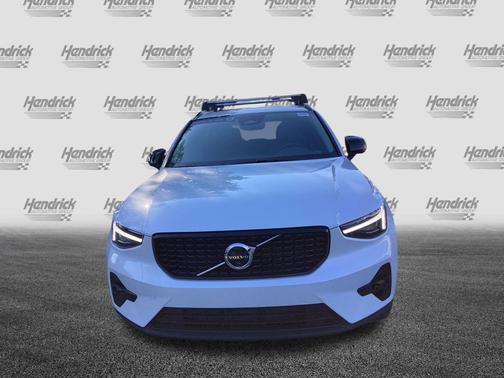 2025 Volvo XC40 Plus Dark Theme