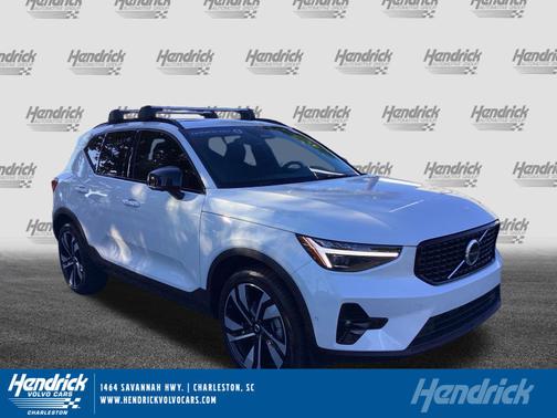 2025 Volvo XC40 Plus Dark Theme
