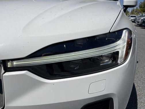 2022 Volvo XC60 B5 Momentum