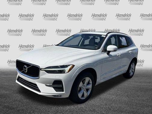 2022 Volvo XC60 B5 Momentum