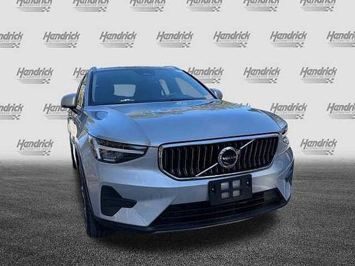 2025 Volvo XC40 Core