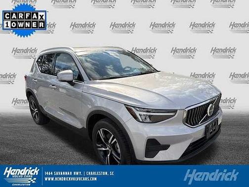 2025 Volvo XC40 Core