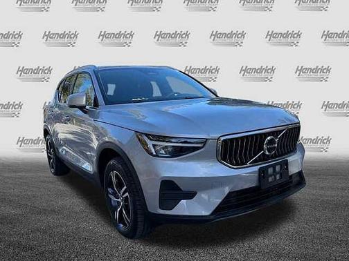 2025 Volvo XC40 Core