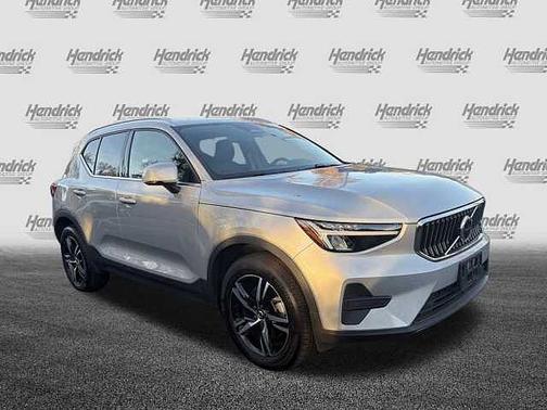 2025 Volvo XC40 Core