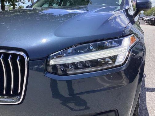 2020 Volvo XC90 T5 Momentum 7 Passenger