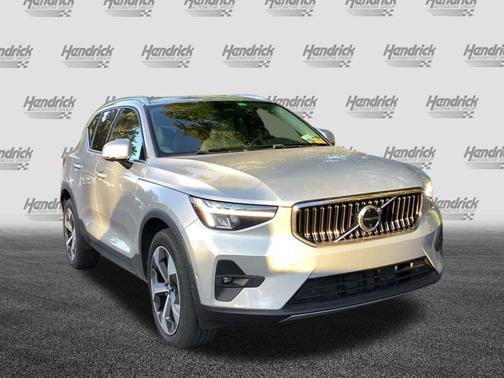 2023 Volvo XC40 Plus Bright Theme