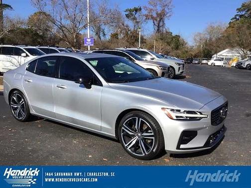 2022 Volvo S60 R-Design