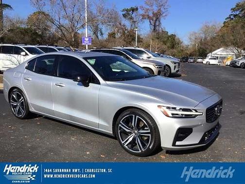 2022 Volvo S60 R-Design