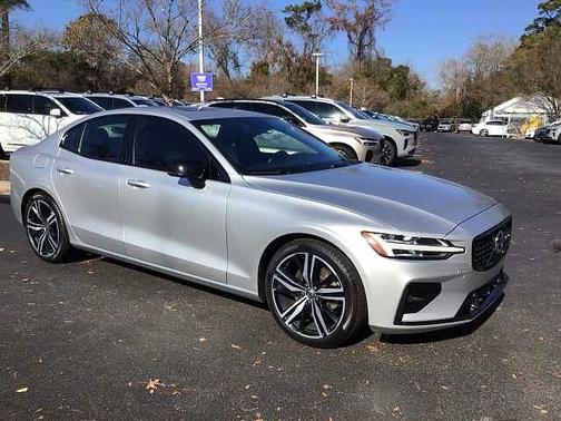 2022 Volvo S60 R-Design