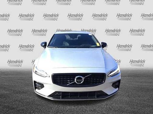 2022 Volvo S60 R-Design