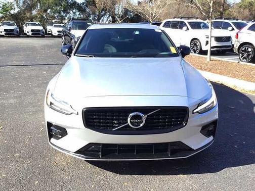 2022 Volvo S60 R-Design