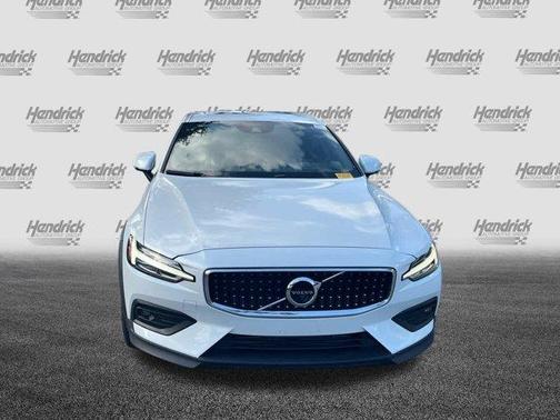 2021 Volvo V60 Cross Country T5