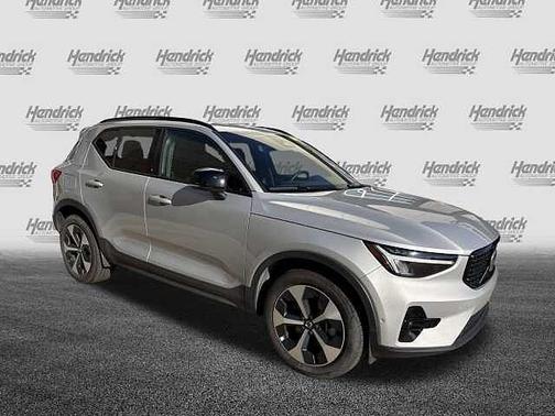 Silver Dawn 2025 Volvo XC40 Plus