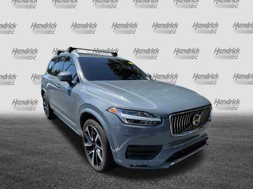 2022 Volvo XC90 Momentum