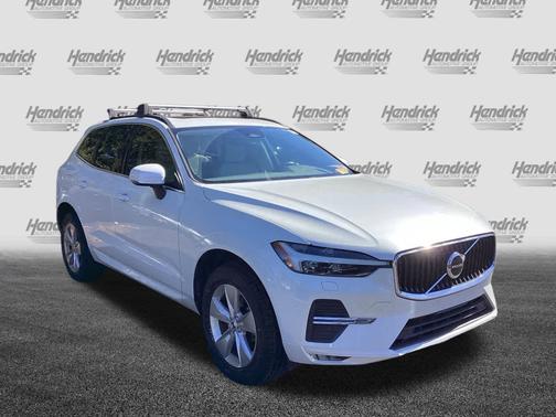 2022 Volvo XC60 Momentum
