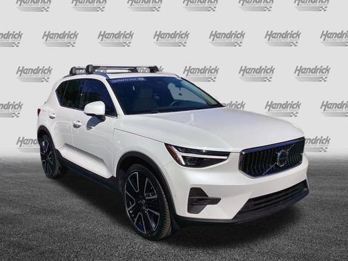 2025 Volvo XC40 Plus Bright Theme