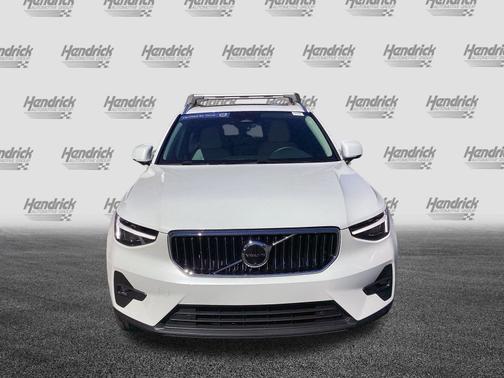 2025 Volvo XC40 Plus Bright Theme
