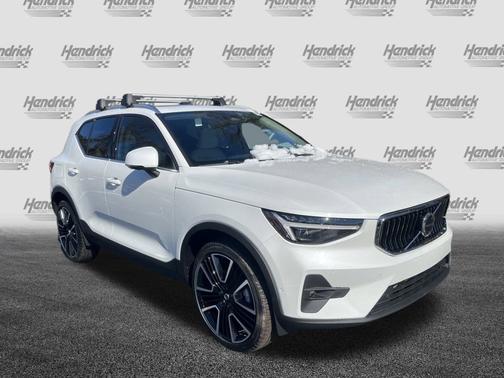 2025 Volvo XC40 Plus Bright Theme