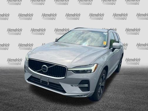 2022 Volvo XC60 B5 Momentum