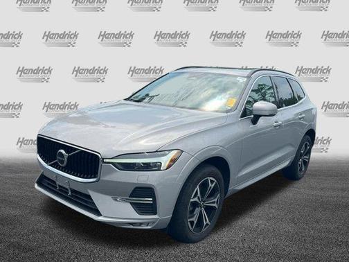 2022 Volvo XC60 B5 Momentum