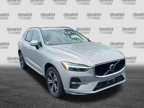 2022 Volvo XC60 B5 Momentum