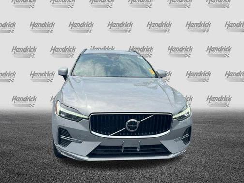 2022 Volvo XC60 B5 Momentum