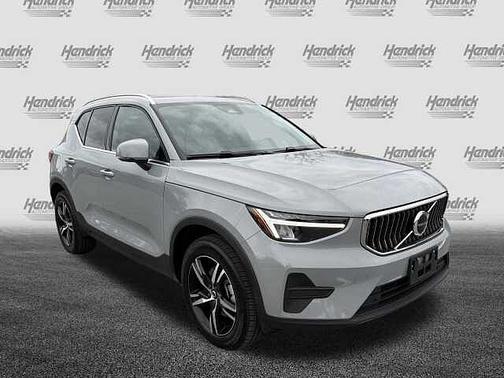 2025 Volvo XC40 Core